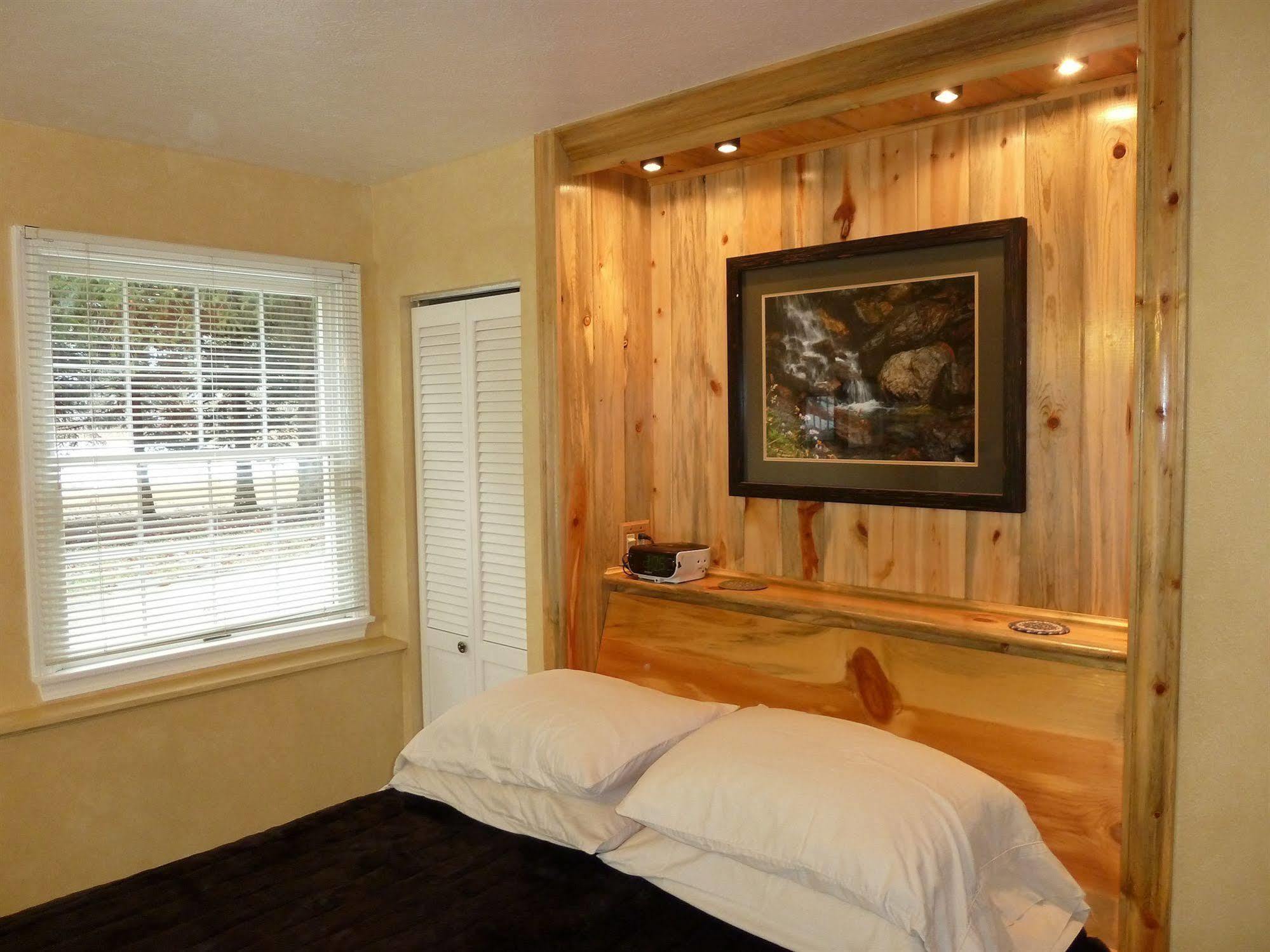 Bad Rock Bed And Breakfast Inn Columbia Falls Extérieur photo