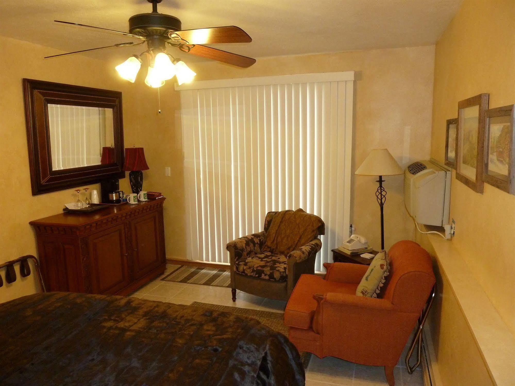 Bad Rock Bed And Breakfast Inn Columbia Falls Extérieur photo