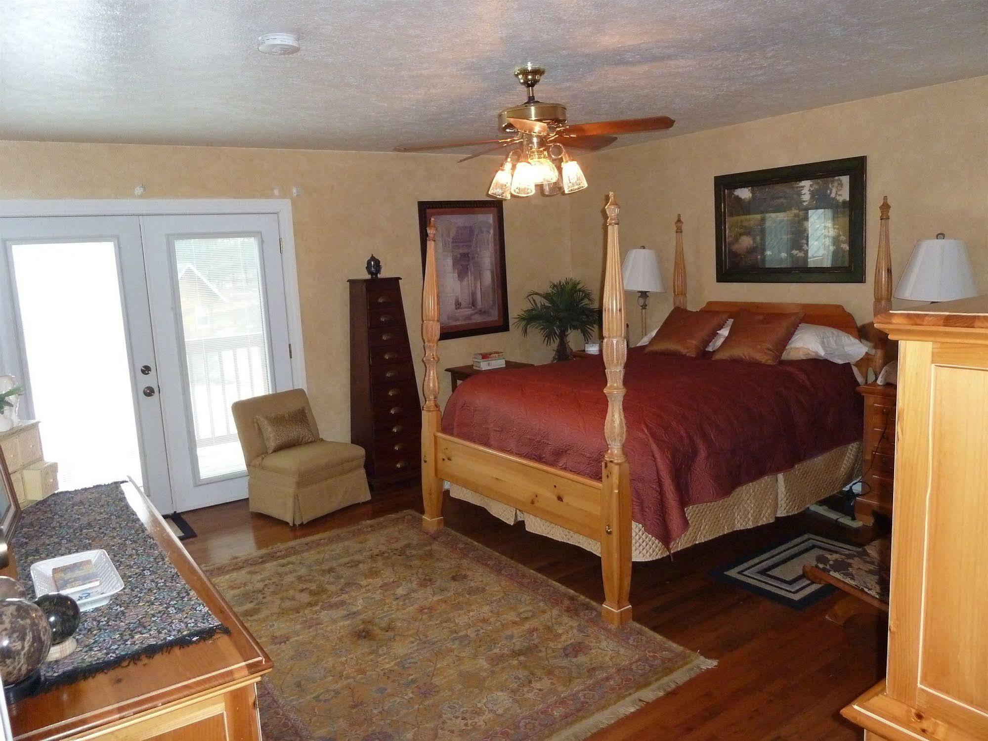 Bad Rock Bed And Breakfast Inn Columbia Falls Extérieur photo